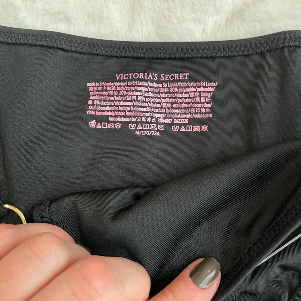 Victoria’s Secret Ring Bikini Bottom - Picture 4 of 4